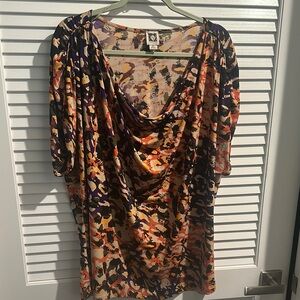 Ann Klein Floral Rouching cap sleeves blouse.